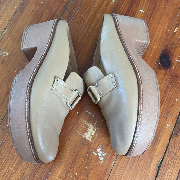 FITFLOP Size 10 Latte Tan Pilar Stud Buckle Leather Platform Mules Lug - Picture 3 of 8